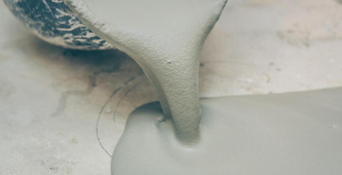 Przykłady zastosowania zaprawy betonowej szybkowiążącej w różnych projektach budowlanych