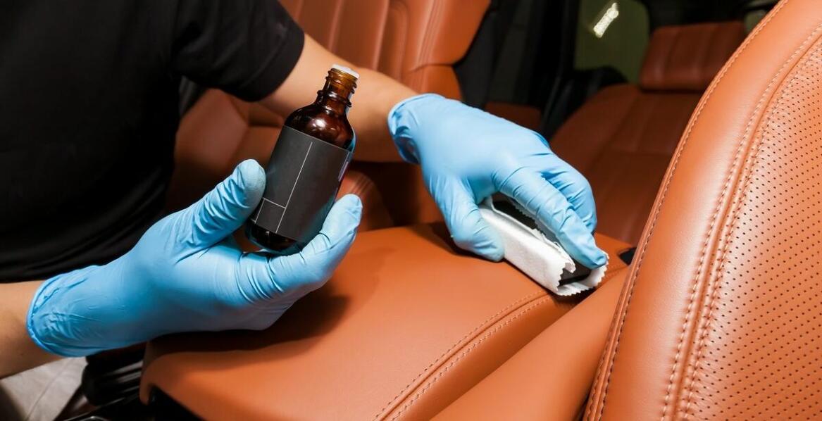 Jakie są najczęstsze problemy związane z brudną tapicerką?