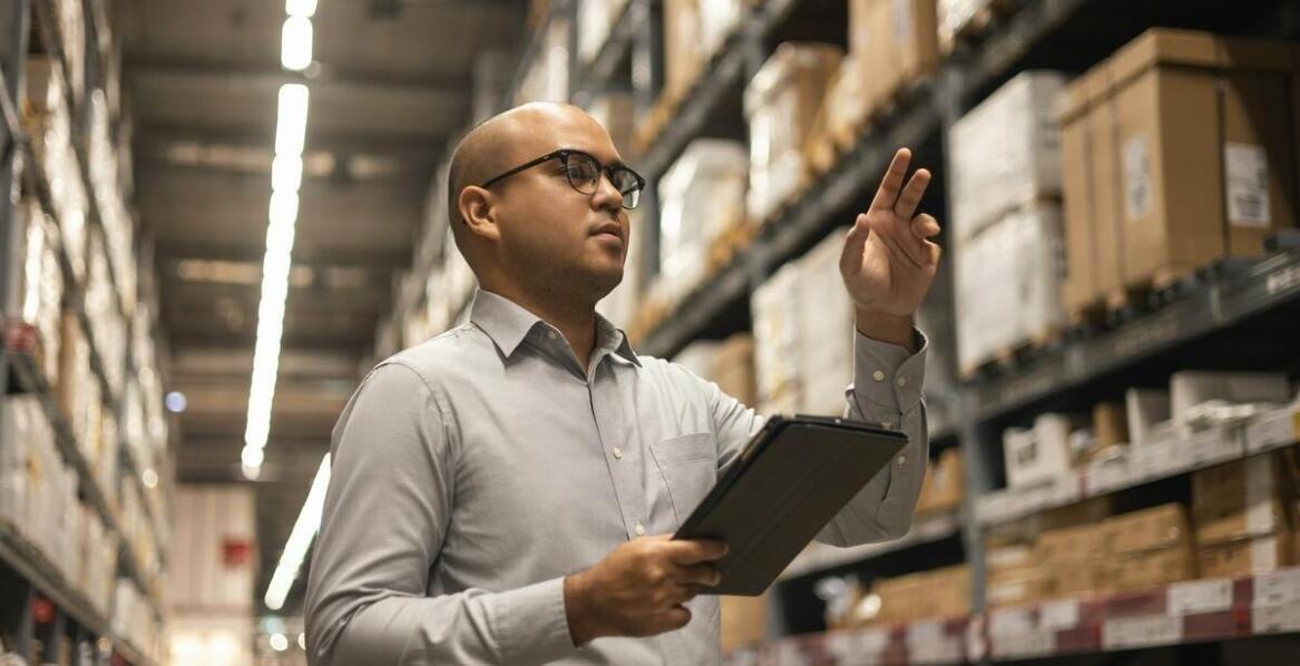 Proces przeglądów technicznych jako element dbałości o regały magazynowe