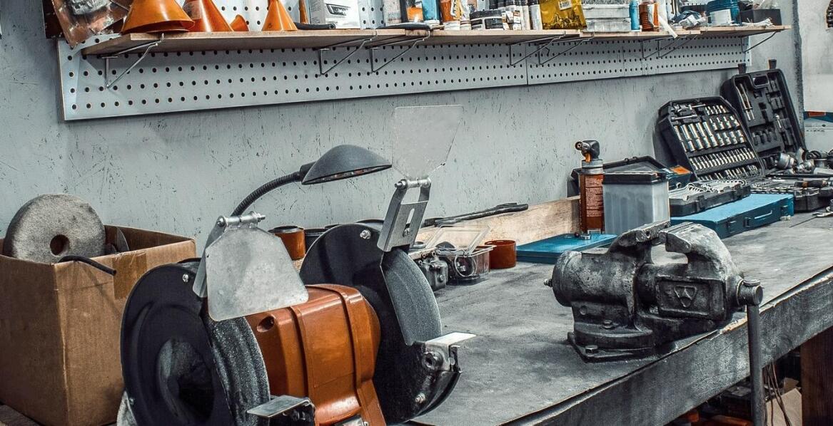 Dlaczego warto korzystać z oryginalnych części zamiennych do pompki do piły taśmowej?