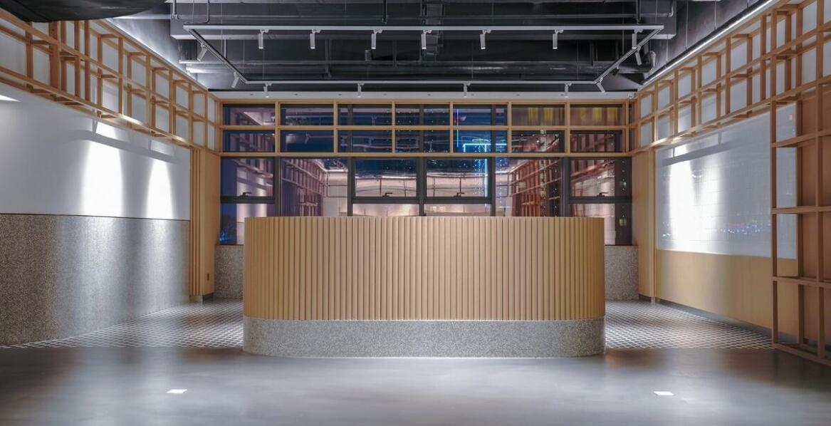 Jak beton dekoracyjny wpływa na akustykę wnętrza?