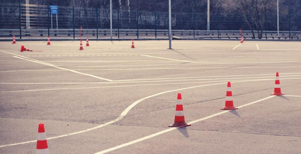 Co powinieneś wiedzieć o przykładowych pytaniach na prawo jazdy kategorii B?