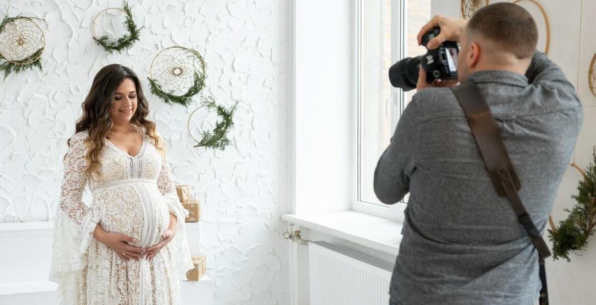 Jakie są zalety wynajmu studia zdjęciowego z oknami do naturalnego światła?