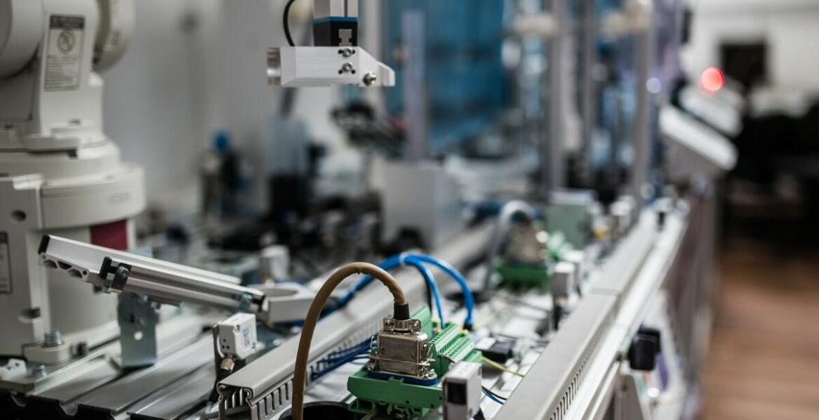 Zawory magnetyczne w automatyce przemysłowej – kluczowe zastosowania i korzyści