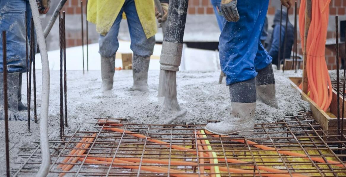 Rola superplastyfikatorów w produkcji betonu wysokiej wytrzymałości