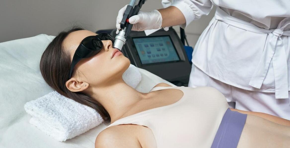 Przebarwienia na skórze – jak skutecznie je zredukować dzięki nowoczesnym technologiom?