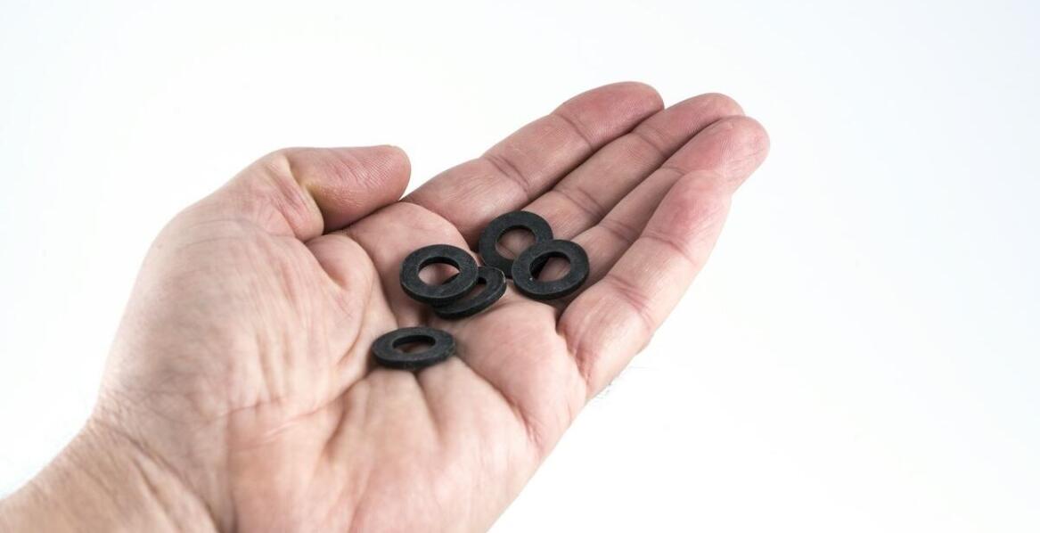 Jakie materiały są najlepsze do produkcji uszczelek dla jednostek pływających?