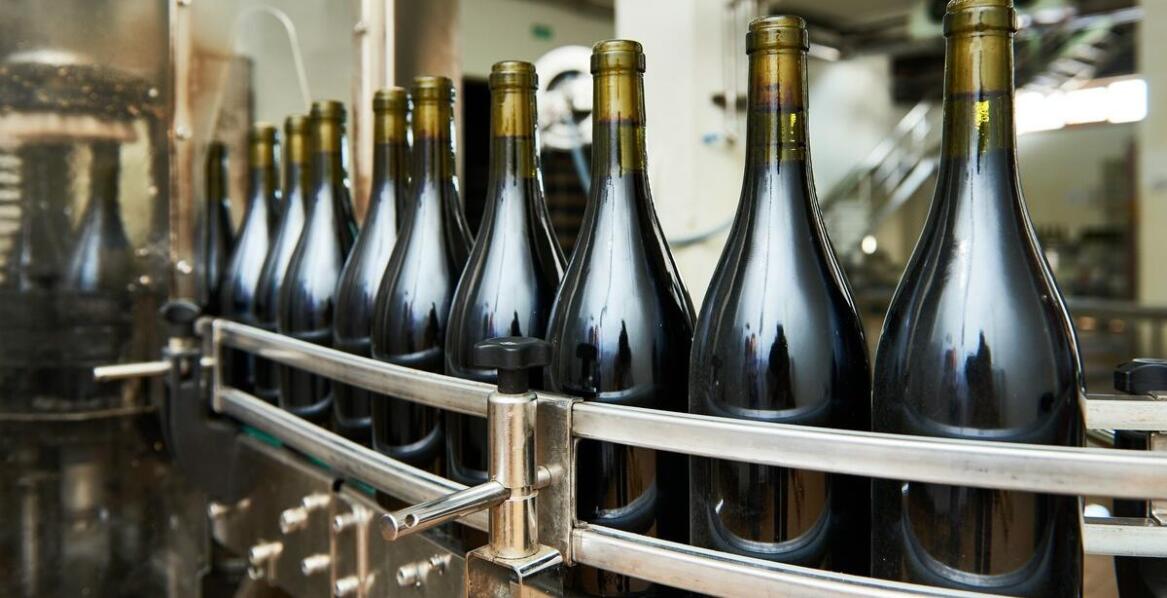 Prasa pneumatyczna do winogron – jak zwiększa jakość soku?