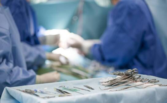 Narośl na powiece – jak chirurgiczne usunięcie może poprawić komfort życia?