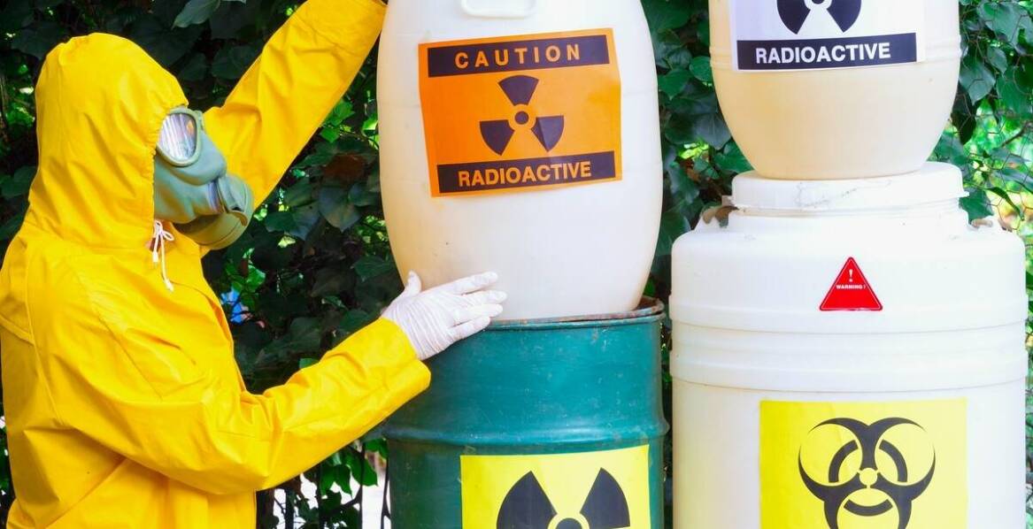 Kluczowe cechy szaf na substancje niebezpieczne – co warto wiedzieć przed zakupem?