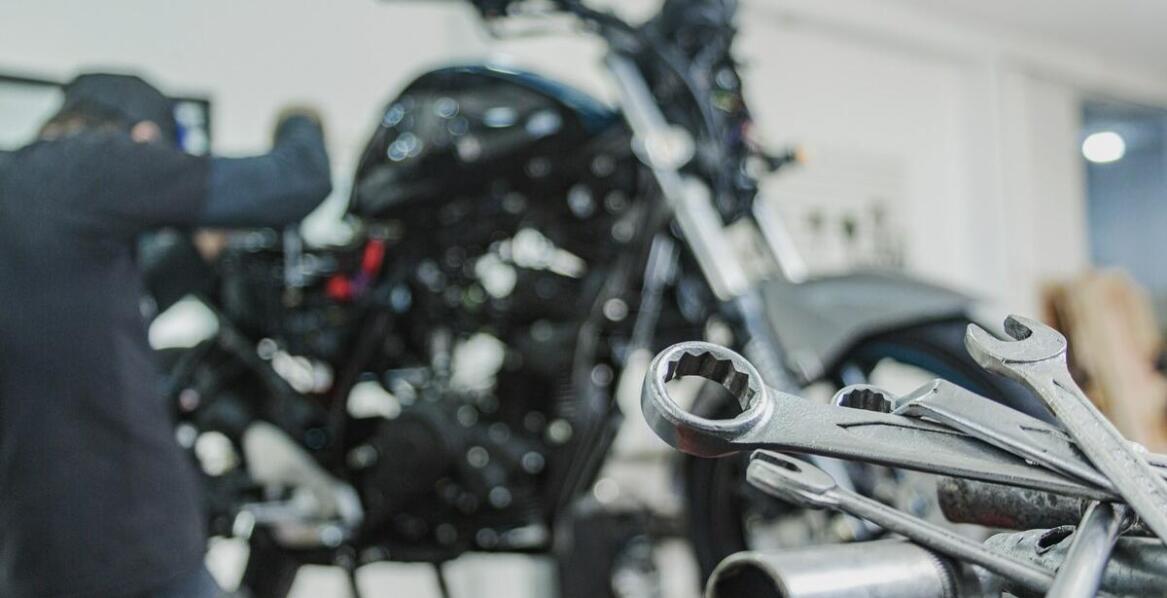 Quady spalinowe a bezpieczeństwo – kluczowe zasady jazdy