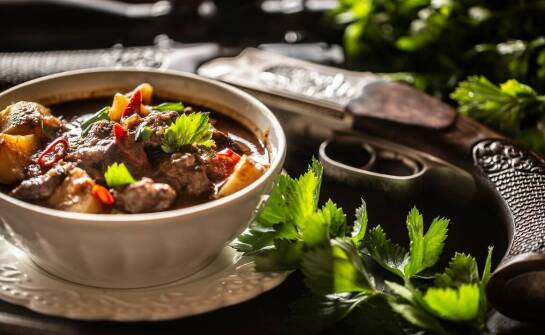 Zastosowanie smalcu wieprzowego w tradycyjnych polskich potrawach – co warto przygotować?