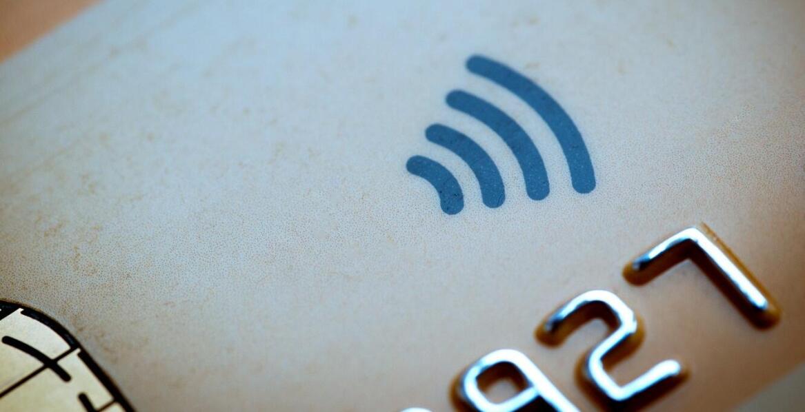 Jakie technologie druku najlepiej sprawdzają się przy produkcji kart zbliżeniowych z nadrukiem?