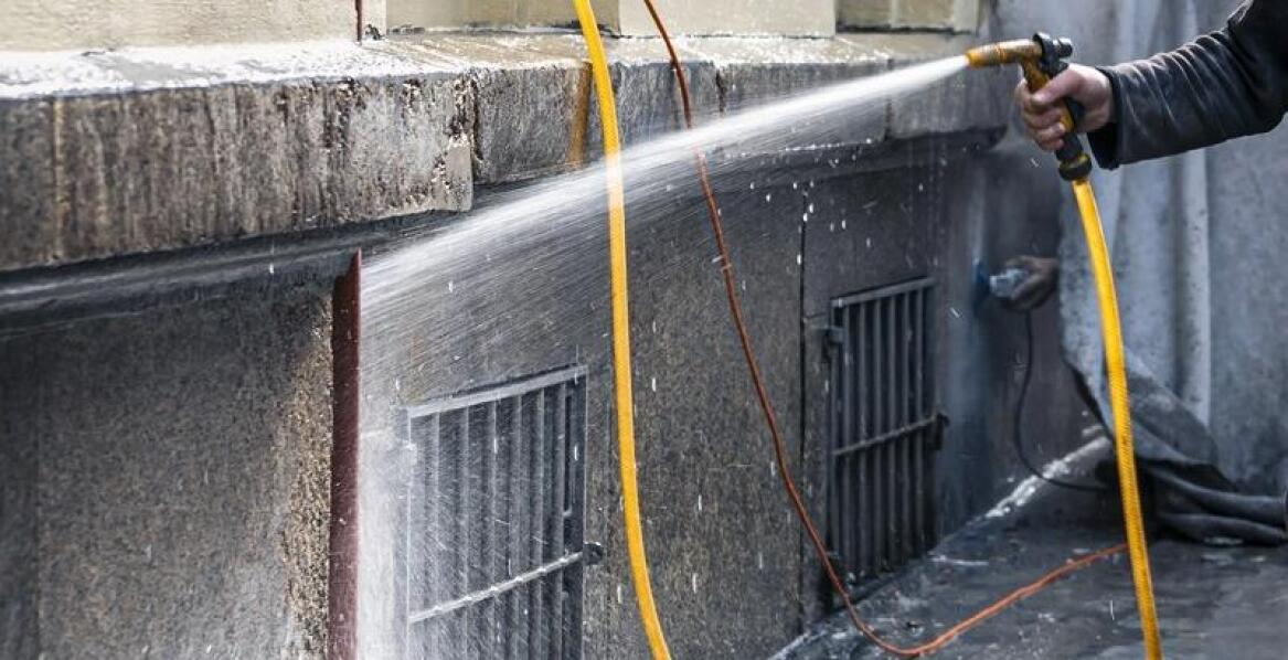 Jak iniekcje ciśnieniowe pomagają w eliminacji problemów z wilgocią?