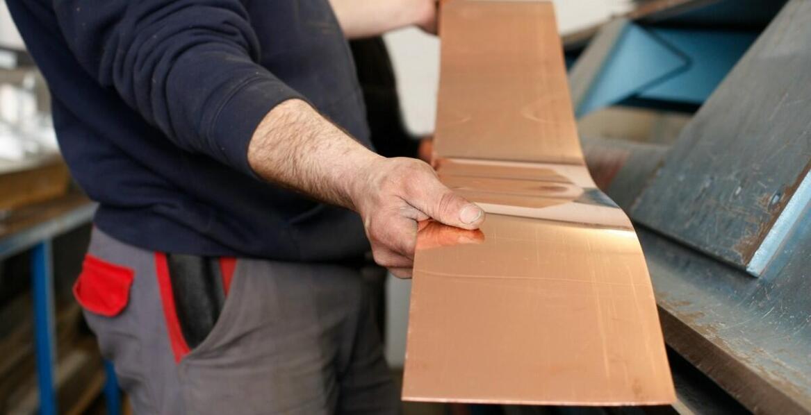 Przegląd rodzajów folii metalowej i ich zastosowanie w warsztatach