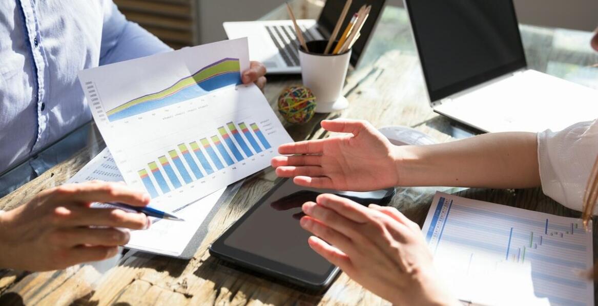 Kluczowe usługi biura rachunkowego, które wspierają rozwój przedsiębiorstw