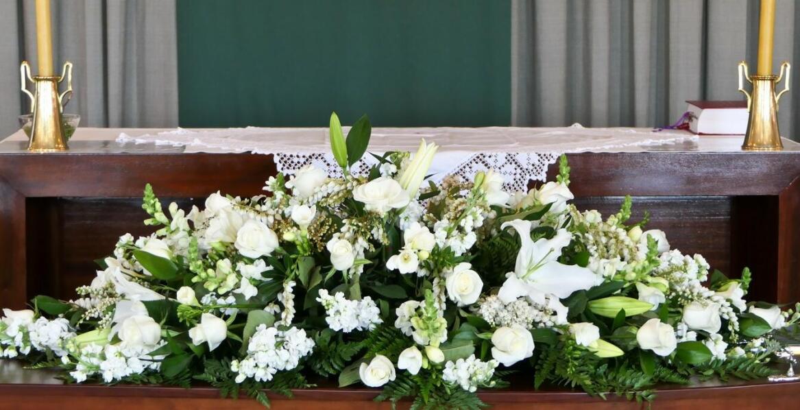 Rola akcesoriów pogrzebowych w tworzeniu atmosfery ceremonii pożegnalnej