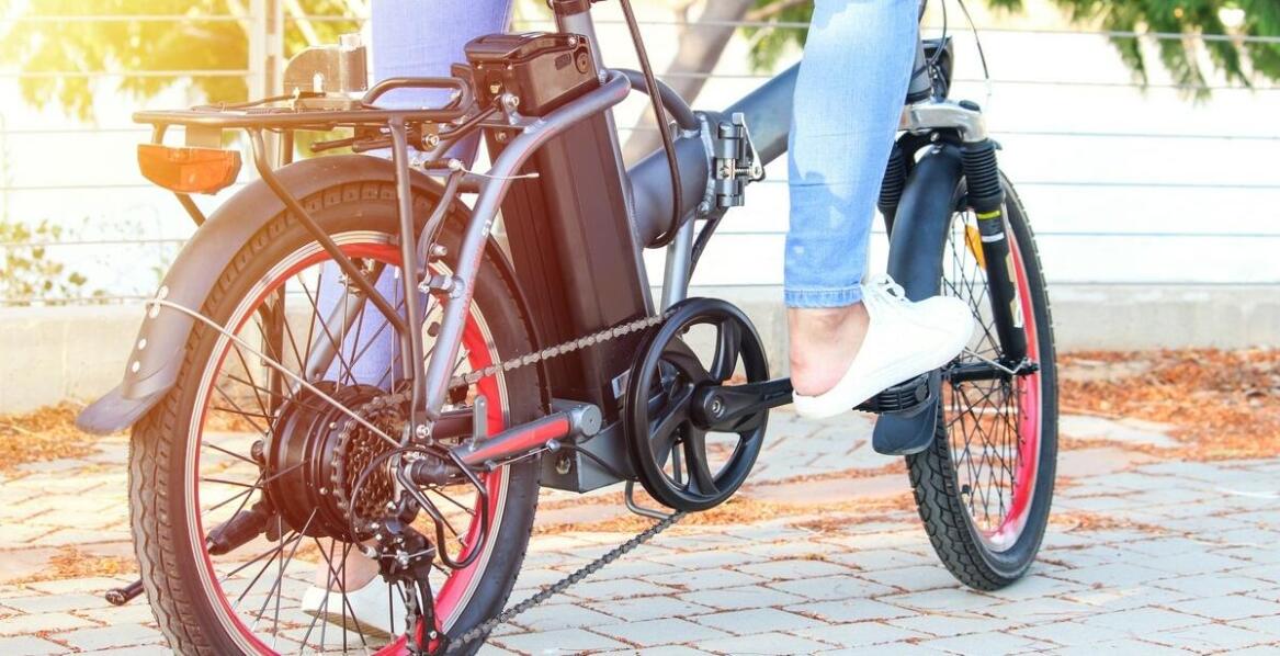 Rower elektryczny Kross damski – doskonałe rozwiązanie na miejskie dojazdy