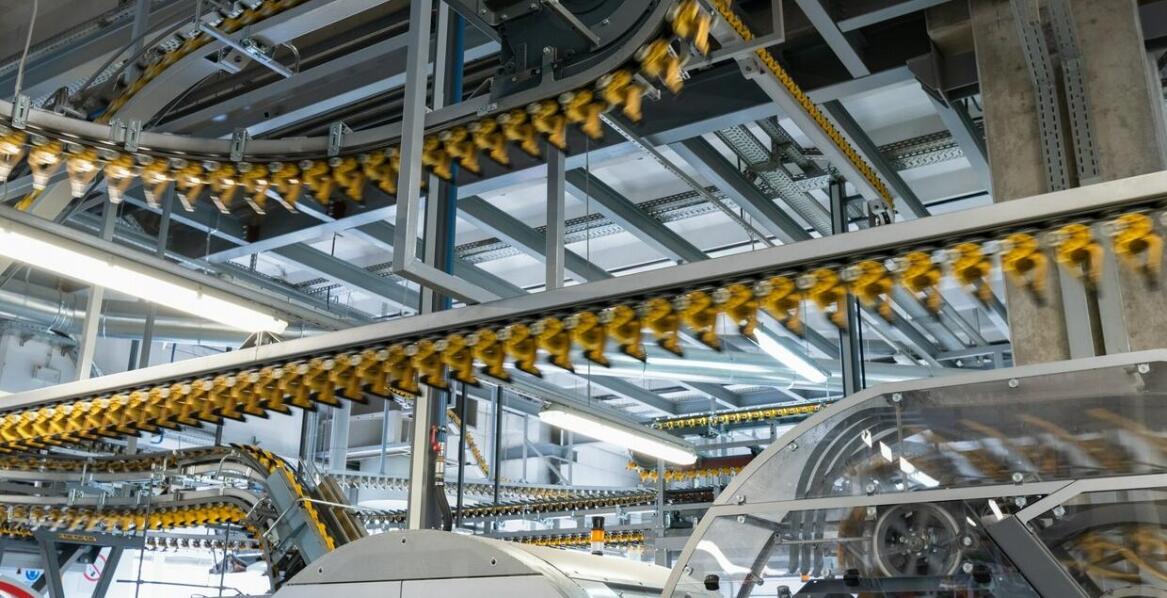 Zgarniacze poliuretanowe – klucz do efektywnego czyszczenia taśm transportowych