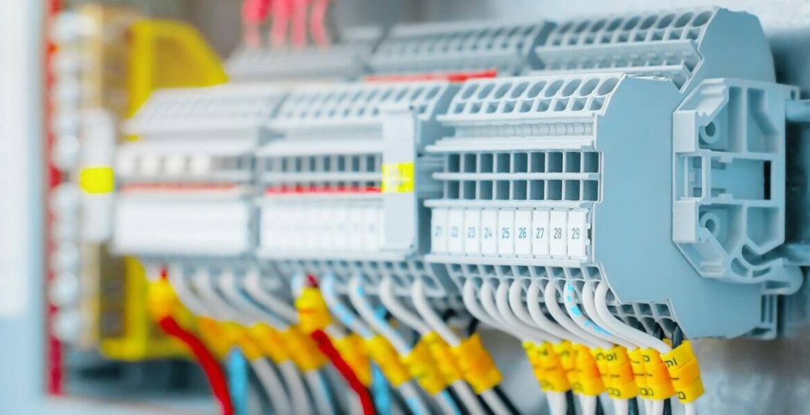 Zastosowanie przekaźników programowalnych w automatyce