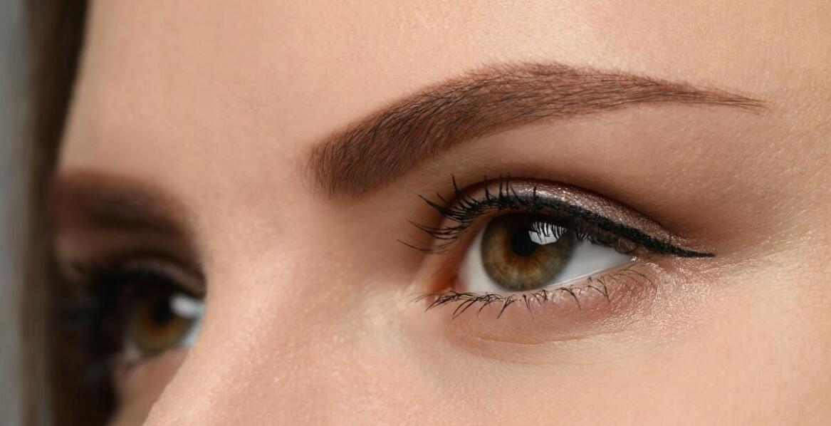 Jak długo utrzymują się efekty makijażu permanentnego brwi i ust?