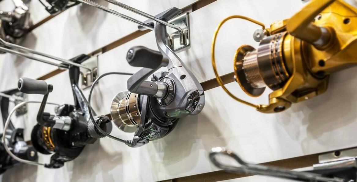 Jak skutecznie prezentować produkty w sklepie karpiowym?