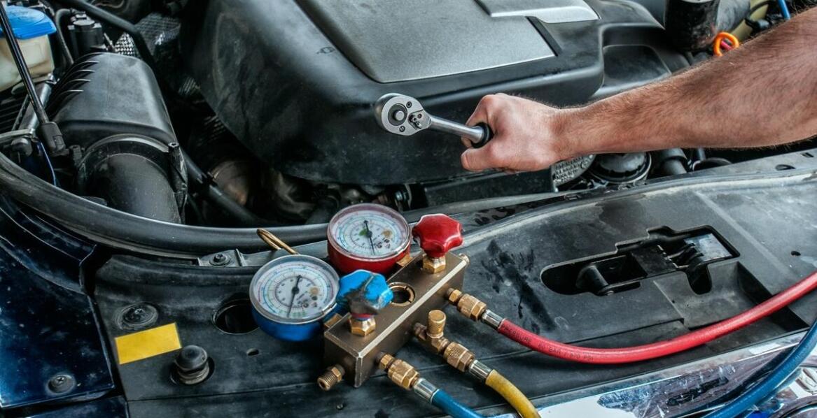 Czym różni się serwis klimatyzacji dla samochodów osobowych i dostawczych?