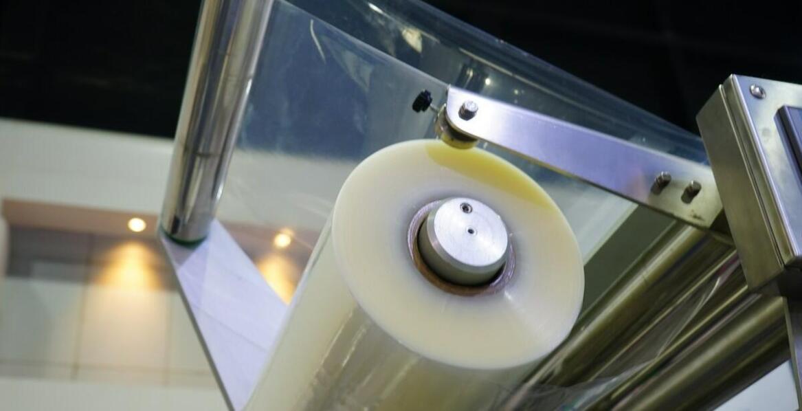 Zastosowanie folii oksobiodegradowalnych w produkcji opakowań foliowych – co warto wiedzieć?