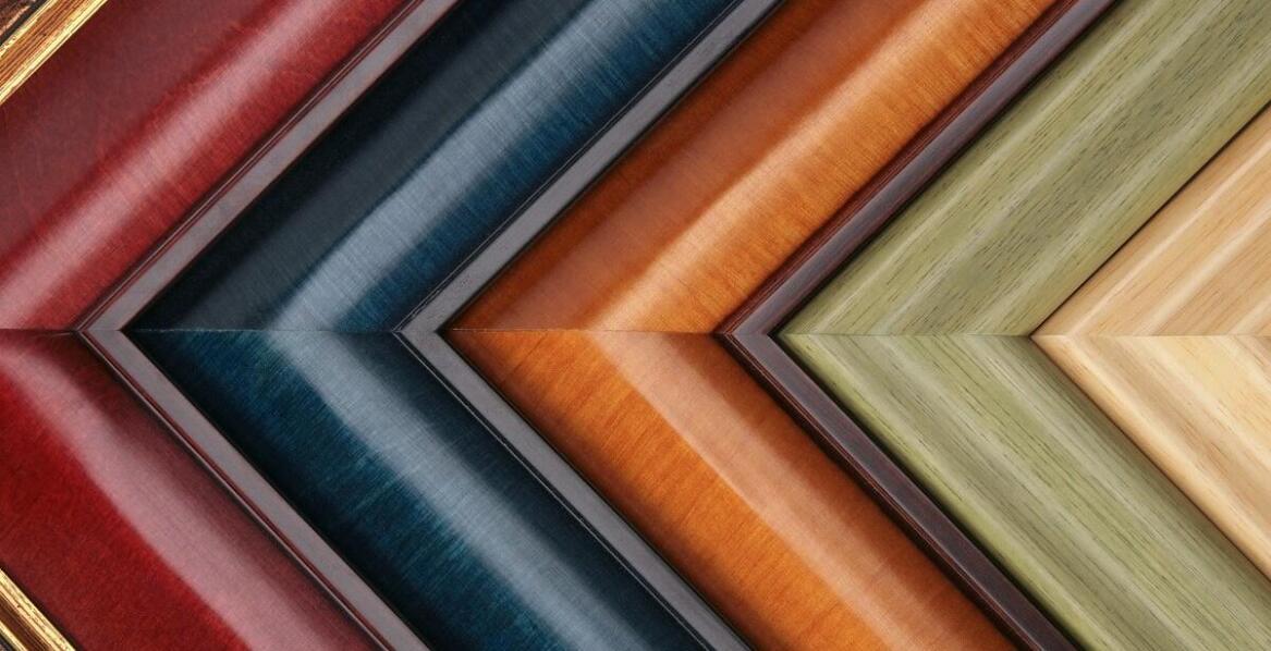 Długopisy z nadrukiem jako element strategii marketingowej – co warto wiedzieć?