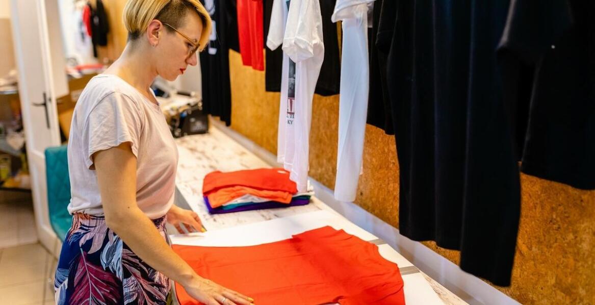 T shirt z własnym nadrukiem - jak wykorzystać go do budowania marki osobistej?