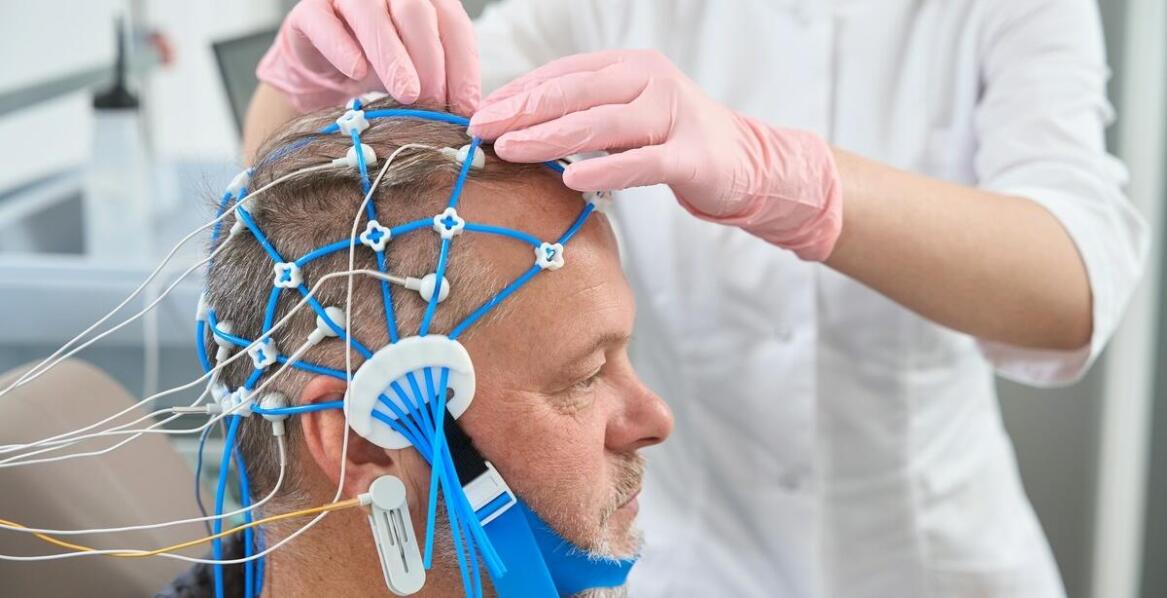 Jak aparaty EEG wspierają proces leczenia pacjentów z epilepsją?