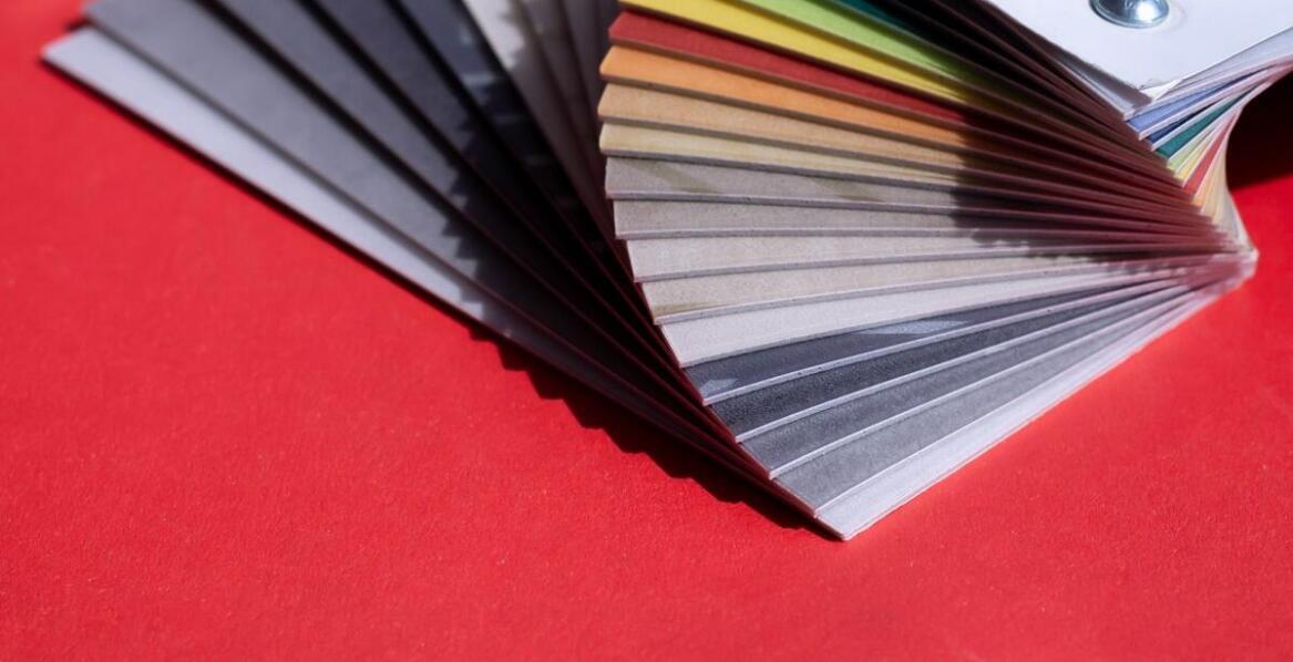 Jak wybrać wysokiej jakości farby do malowania ścian w mieszkaniu?