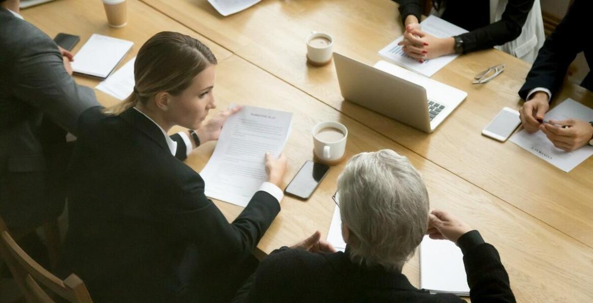 Jakie są kluczowe elementy skutecznej obsługi prawnej w kancelarii adwokackiej?