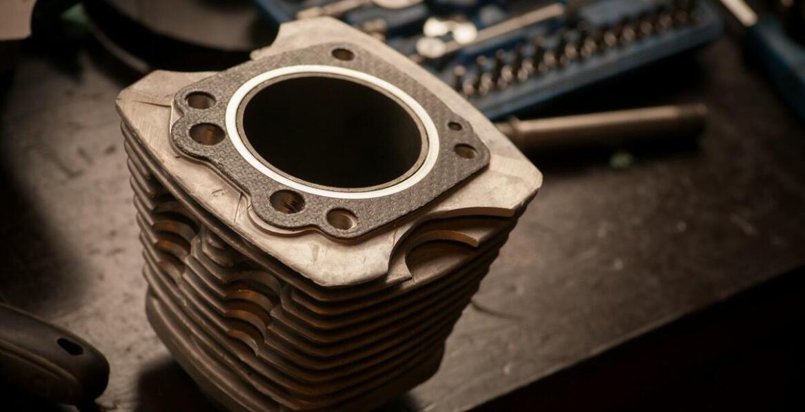 Jak wybrać odpowiednią zaciskarkę do linek motocyklowych dla swojego warsztatu?