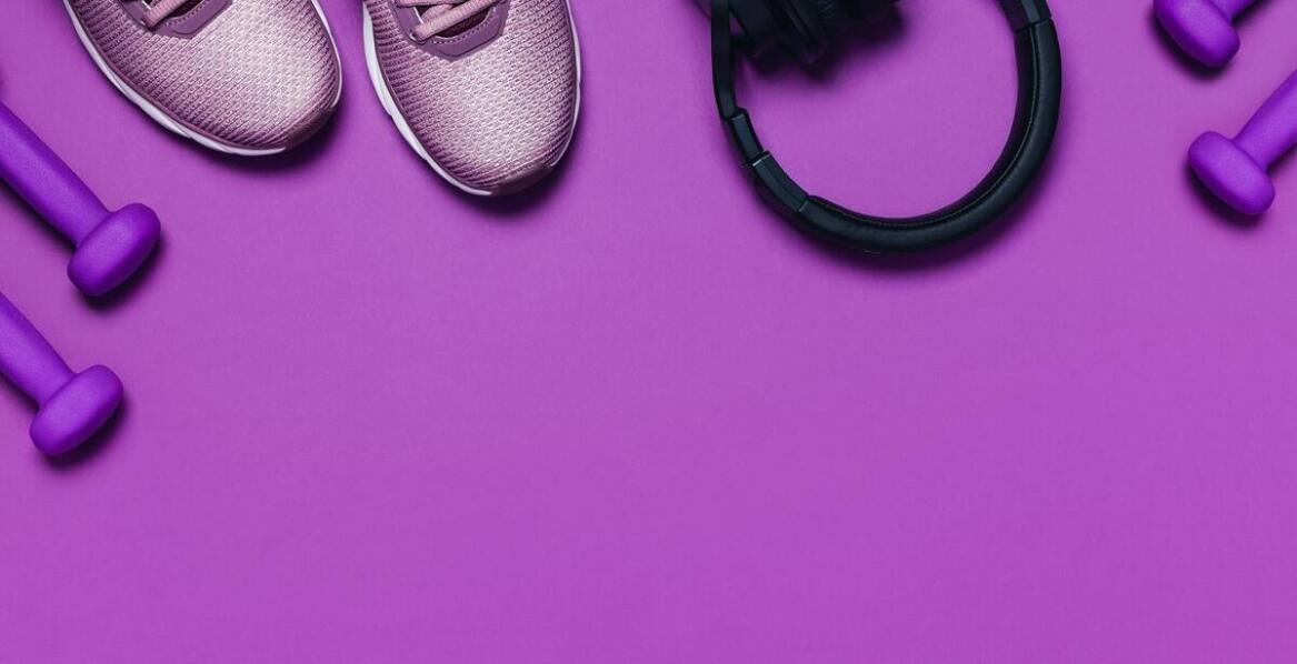 Jakie są różnice między pasem wyszczuplającym a innymi akcesoriami fitness?