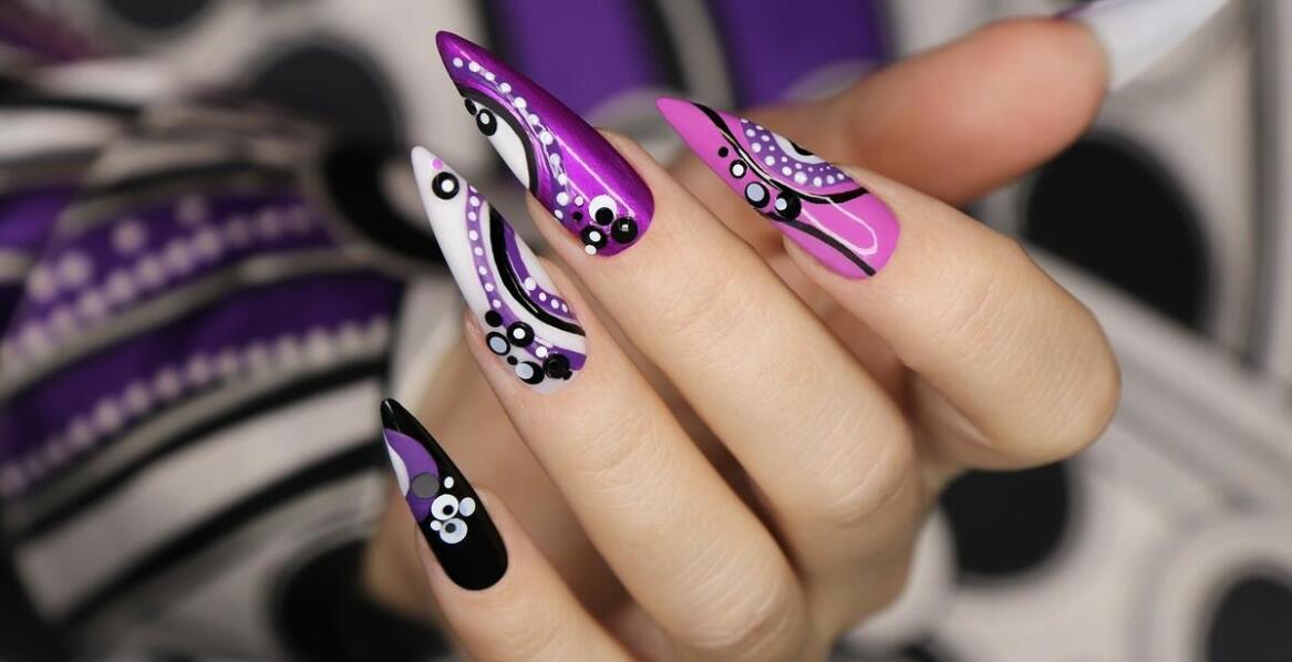 Jakie techniki zdobienia paznokci można wykonać przy użyciu shellac?