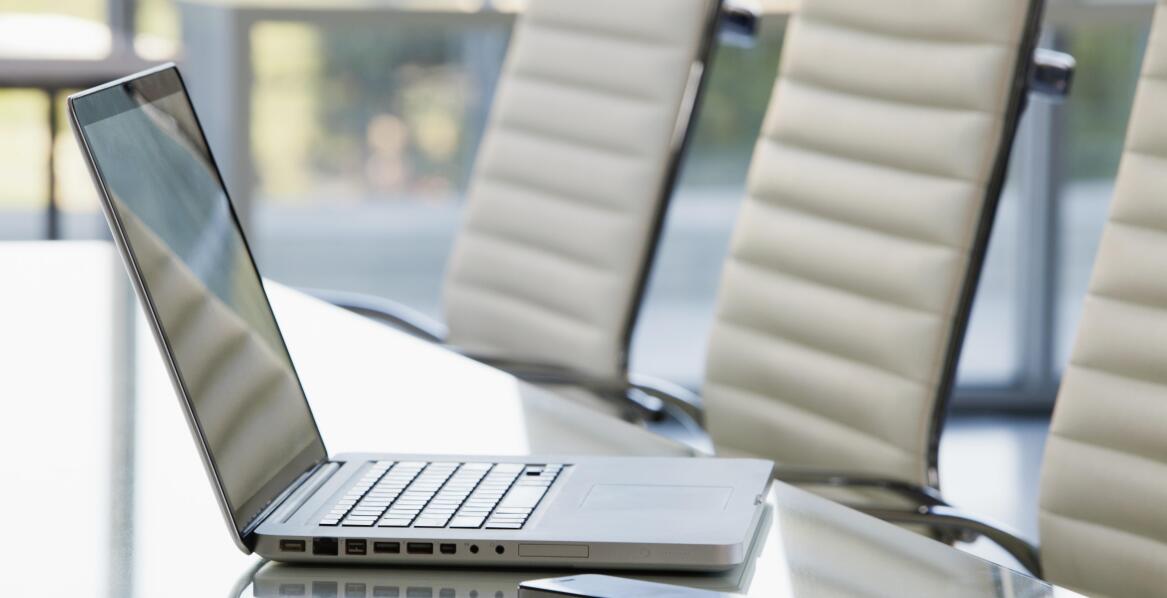 Jakie są najczęstsze przyczyny zawieszania się laptopów i jak je naprawić?