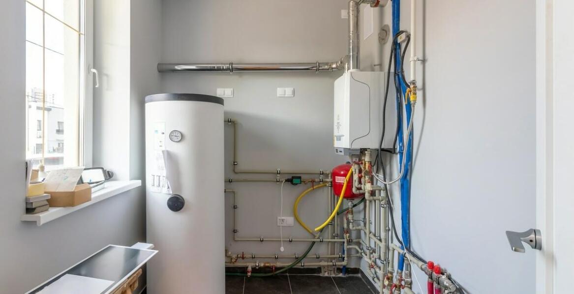 Wybór odpowiedniego systemu grzewczego: jak hydraulik może doradzić?