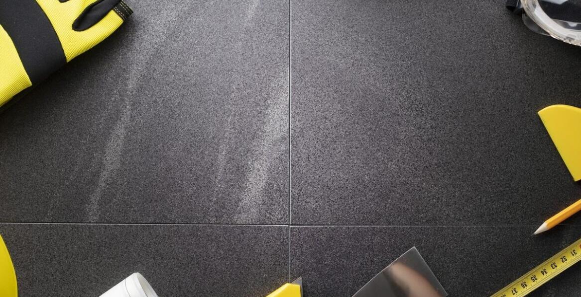 Nawierzchnia gumowa a warunki atmosferyczne – jak zapewnić trwałość?