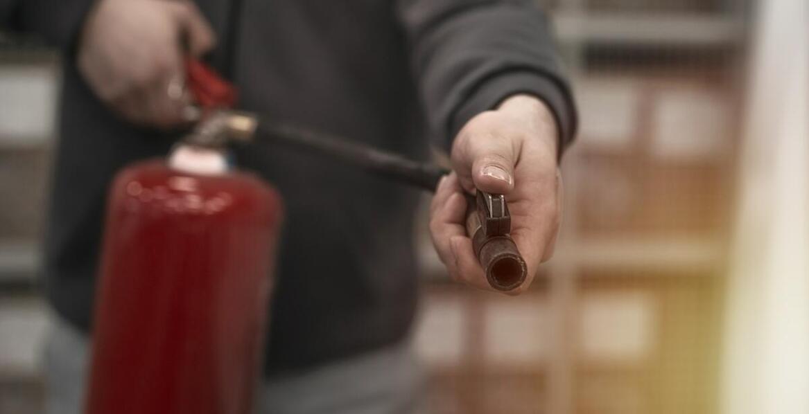 Jak skutecznie zaprojektować strefy pożarowe w obiektach komercyjnych?