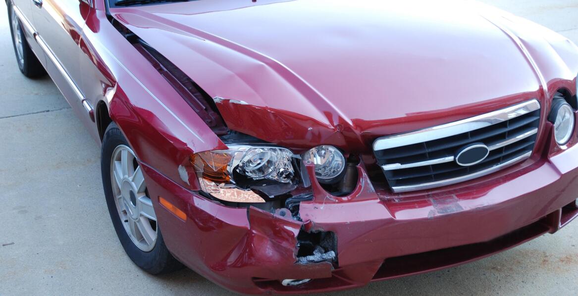 Wymiana uszkodzonych części po zgłoszeniu szkody z OC – co warto wiedzieć?