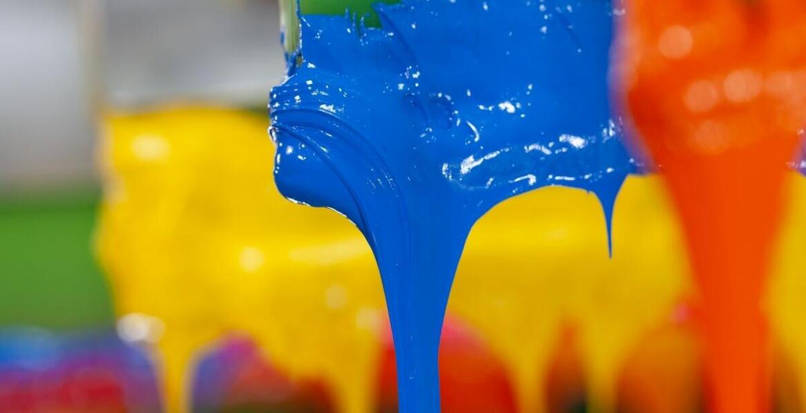 Jakie korzyści przynosi zastosowanie wałków gumowanych w produkcji papieru?