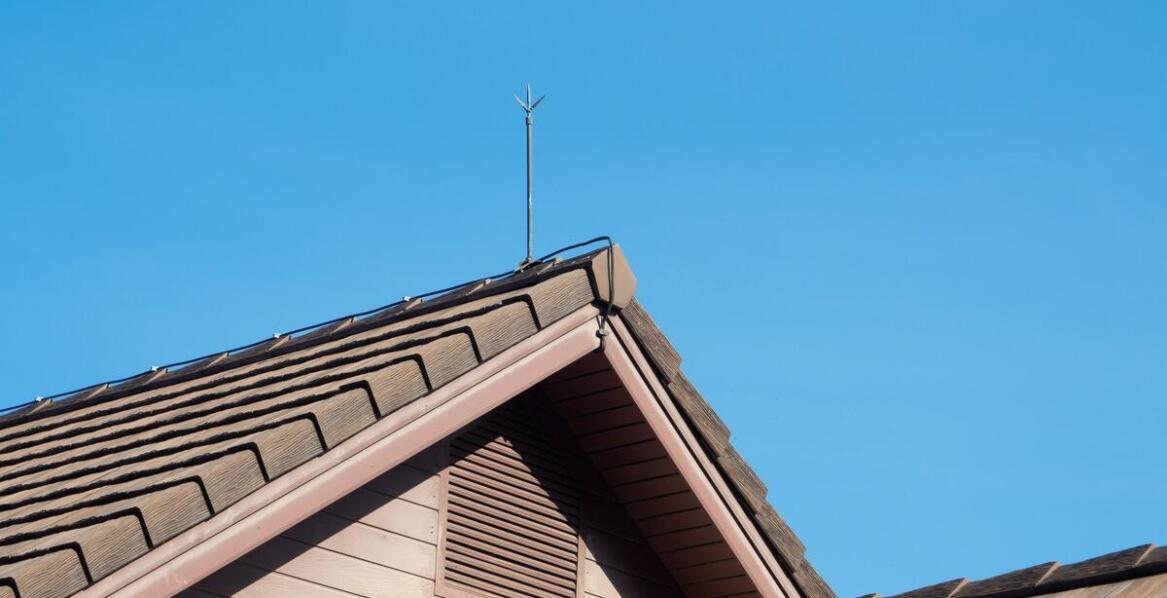 Dlaczego bariery przeciwśniegowe na dach są niezbędne w zimowych warunkach?