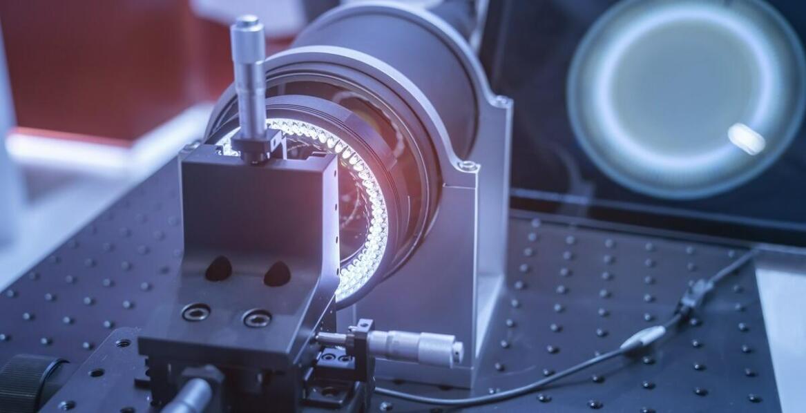 Dlaczego borokrzemowe szkło jest idealnym materiałem do produkcji soczewek ochronnych?