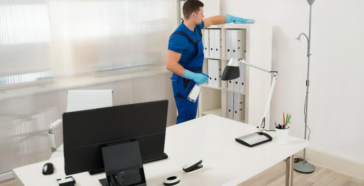 Sprzątanie biur a efektywność pracy – jak czystość wpływa na wyniki zespo łu?