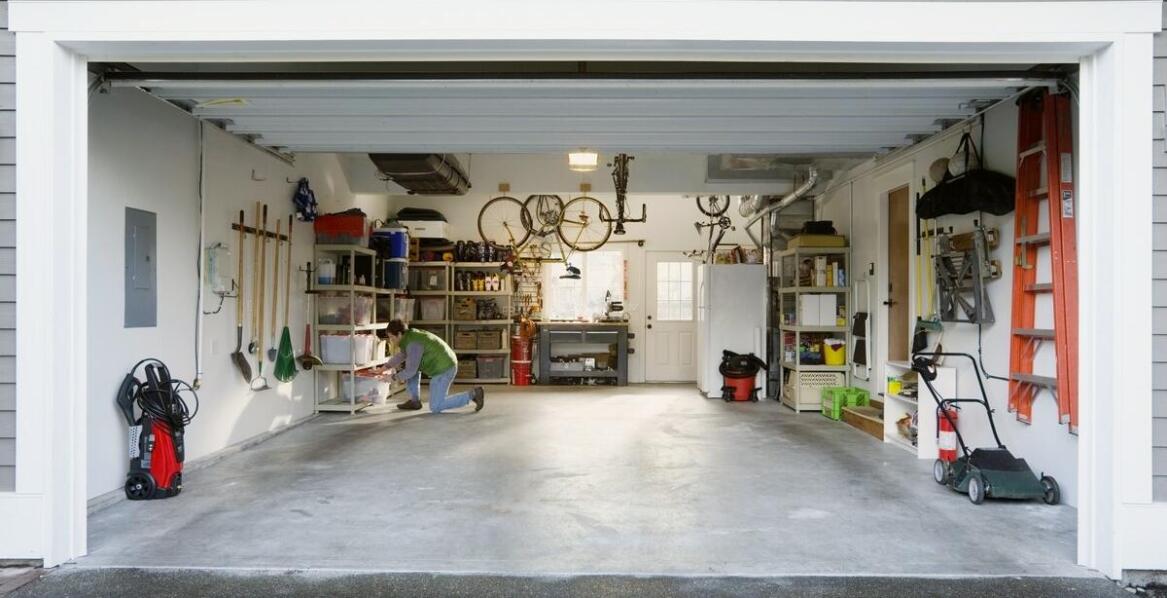 Aus welchen Materialien besteht eine Gartengarage aus Glas?