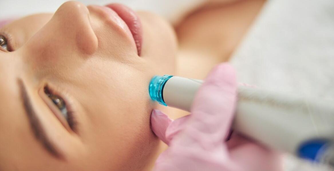 Jakie zmiany można zauważyć po serii zabiegów dermapen?