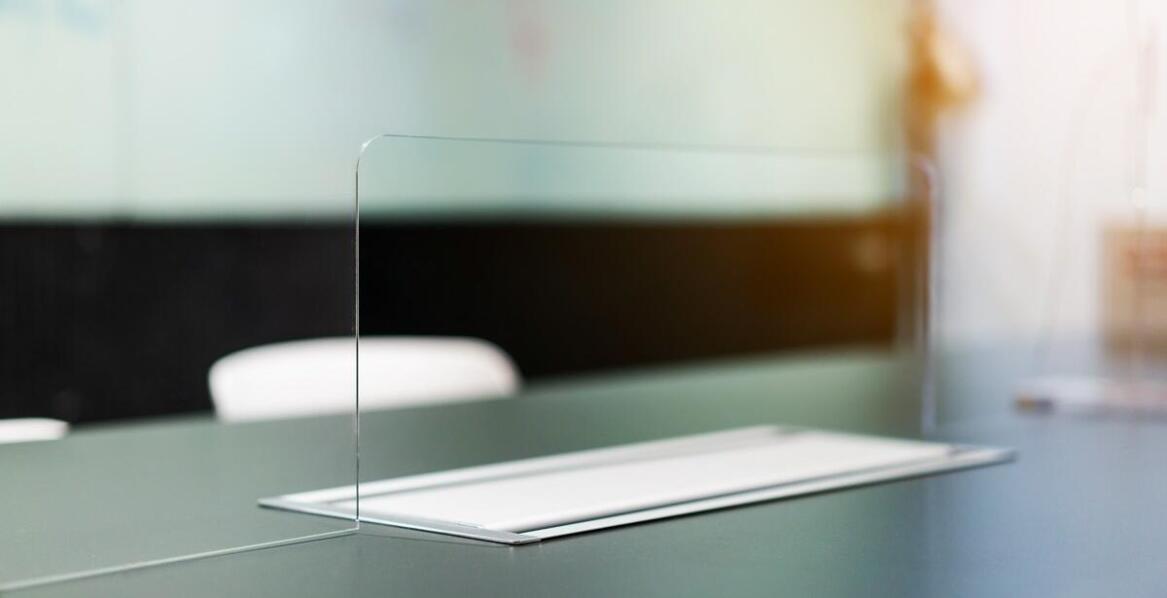 Personalizacja reklam z plexi: jak dostosować ofertę do potrzeb klienta?