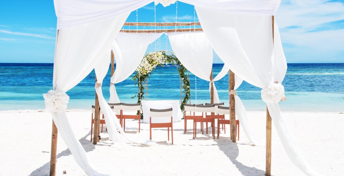 Najpiękniejsze lokalizacje na ślub nad morzem w Polsce – odkryj romantyczne plaże!