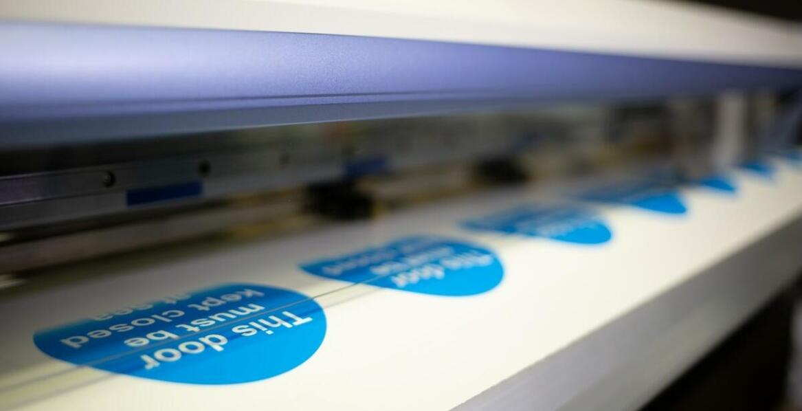 Rola nadruków na płytach w budowaniu marki artysty - co warto wiedzieć?